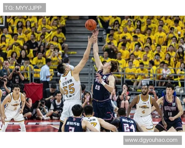 山东与辽宁篮球赛激烈冲突视频引发热议球迷反响不一