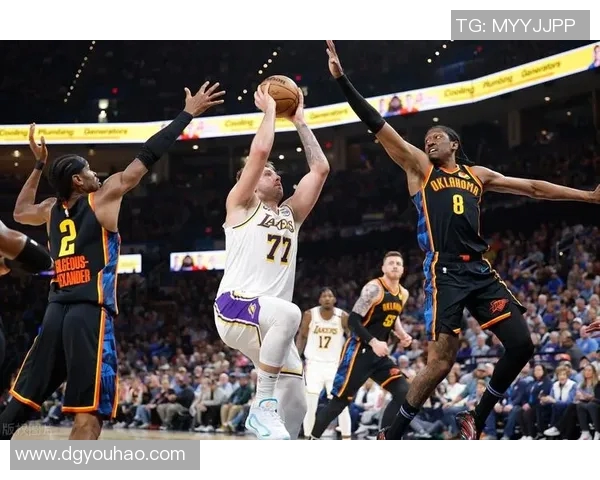 湖人对决雷霆季后赛第五场精彩回顾与赛后分析 湖人对决雷霆季后赛第五场精彩回顾与赛后分析