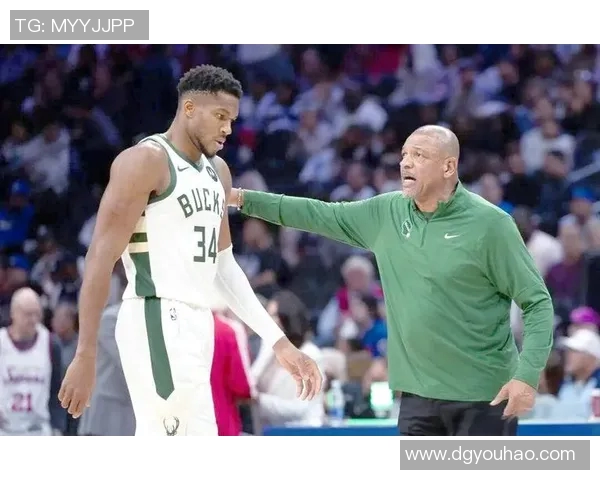 篮网与雄鹿激战第4节精彩回顾球员表现与关键时刻分析