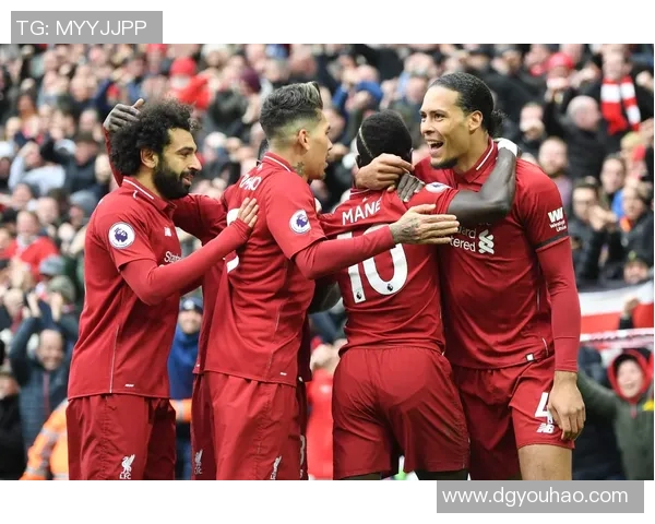 迪尼罗与热刺的激烈对决揭示足球战术与团队合作的深刻内涵 迪尼罗与热刺的激烈对决揭示足球战术与团队合作的深刻内涵