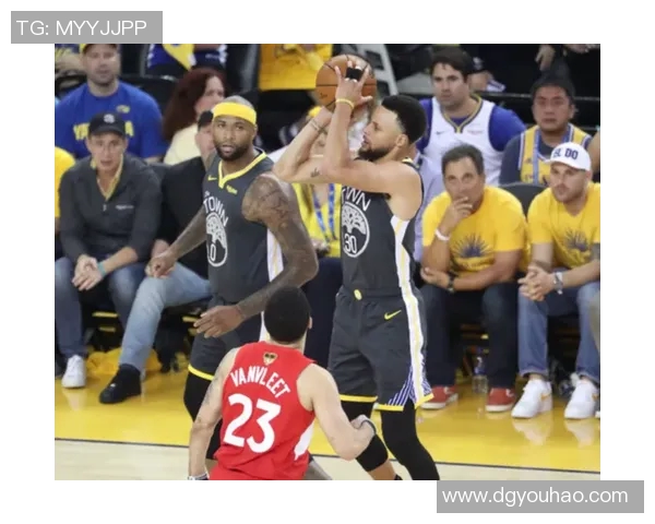 雄鹿与活塞首战精彩回顾球星对决引发球迷热议