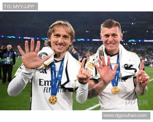 克罗斯领衔皇马新篇章展现足球艺术与团队精神的完美结合